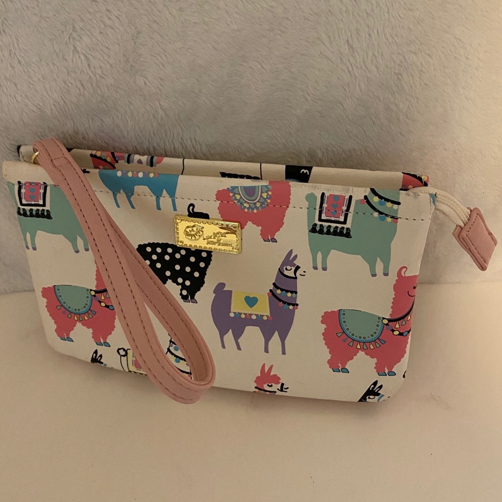 🌻 Betsey Johnson Clutch Llama